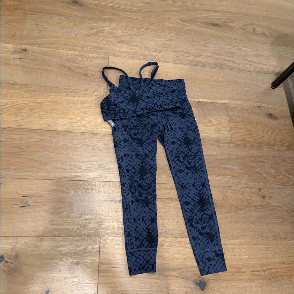 Vuori daily leggings and Yosemite bra set